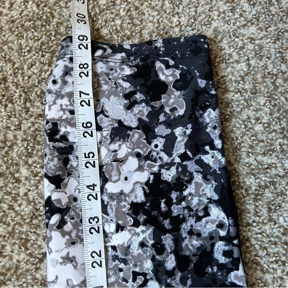 Calvin Klein Performance Black White Floral Capri Leggings Workout Large - Picture 8 of 8